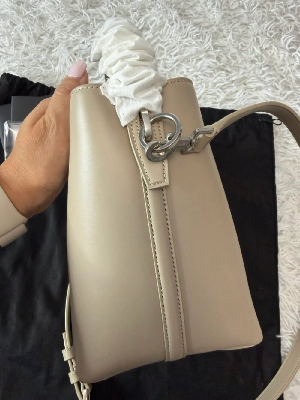 SAINT LAURENT Smooth Calfskin Le 37 Small Bucket Bag in Sea Salt - Picture 6 of 12